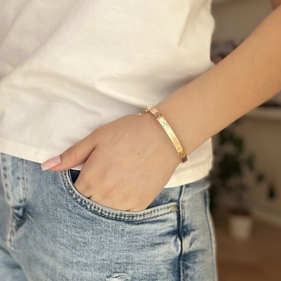 Gold bracelet without stones