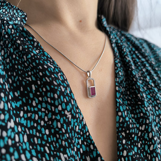 Срібна підвіска з рубіном 1.736ct, фіанітами