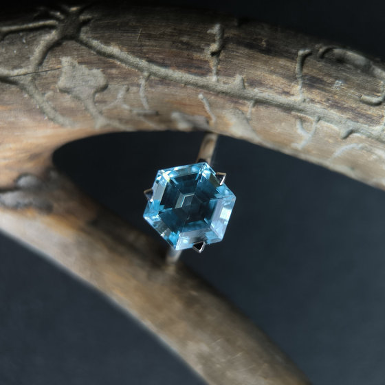 Серебряное кольцо с топазом 5.163ct
