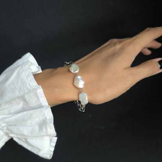 Silver bracelet with baroque pearls