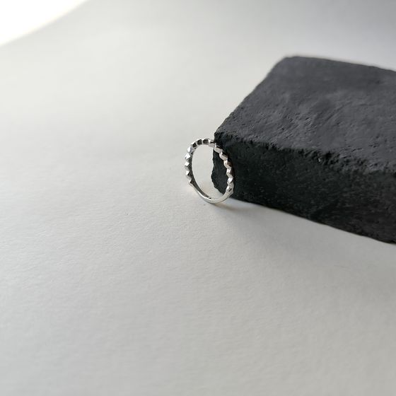 Срібна каблучка без каменів