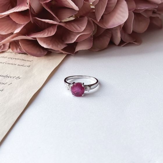Silver ring with a 2.963ct ruby and cubic zirconia
