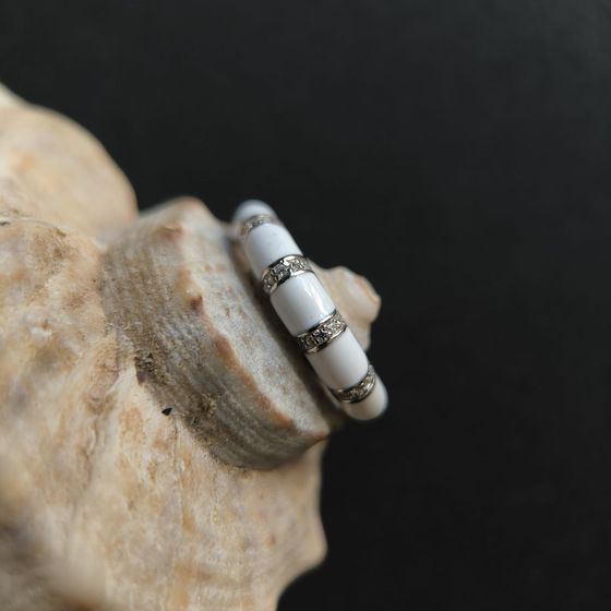 Silver ring with phianites, semallu