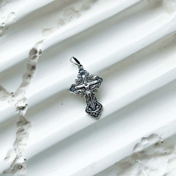 Серебряный крестик без камней