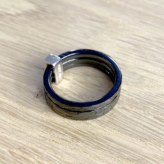 Silver ring with ceramics