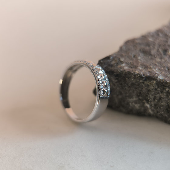 Срібна каблучка з фіанітами 0.3ct