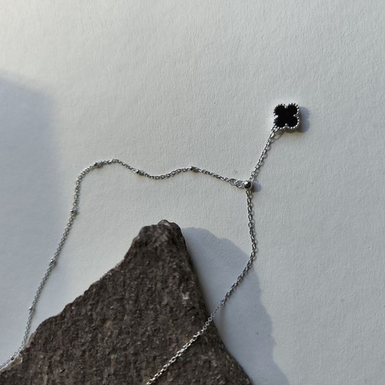 Silver necklace with onyx