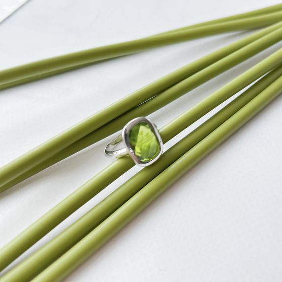 Silver ring with a 6.933-carat chrysolite