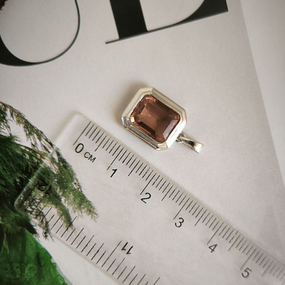 Срібна підвіска з султанітом 3.275ct