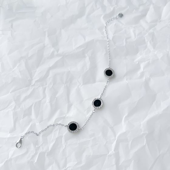 Silver bracelet with yemallu