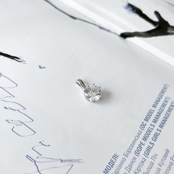 Silver pendant with phianites