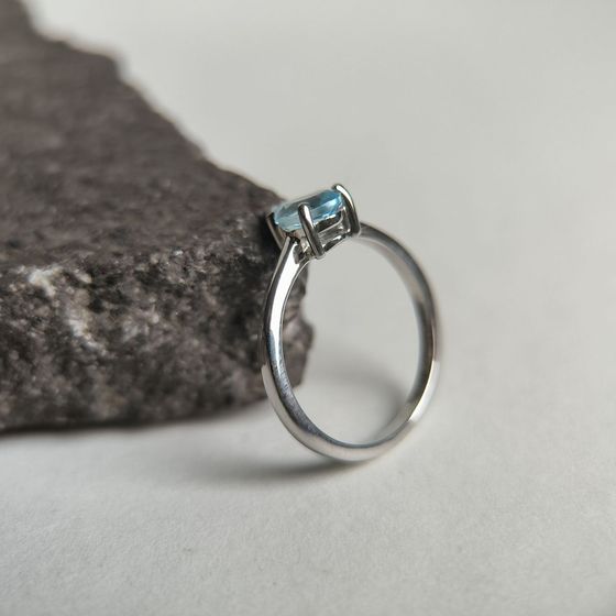 Серебряное кольцо с топазом 0.771ct