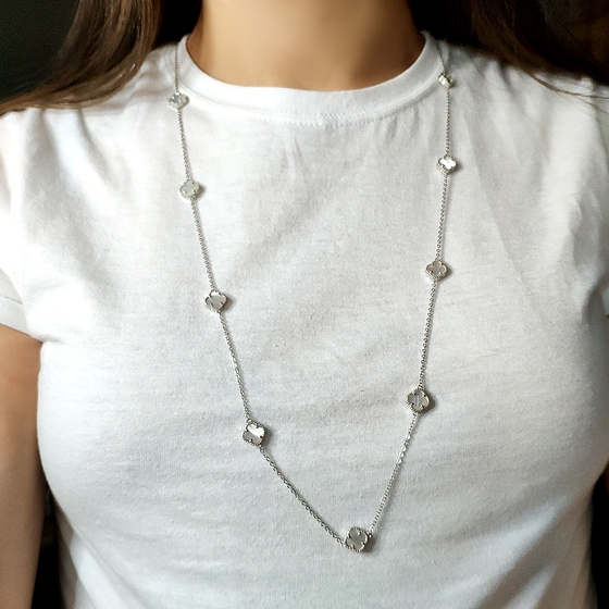 Silver necklace with mother-of-pearl
