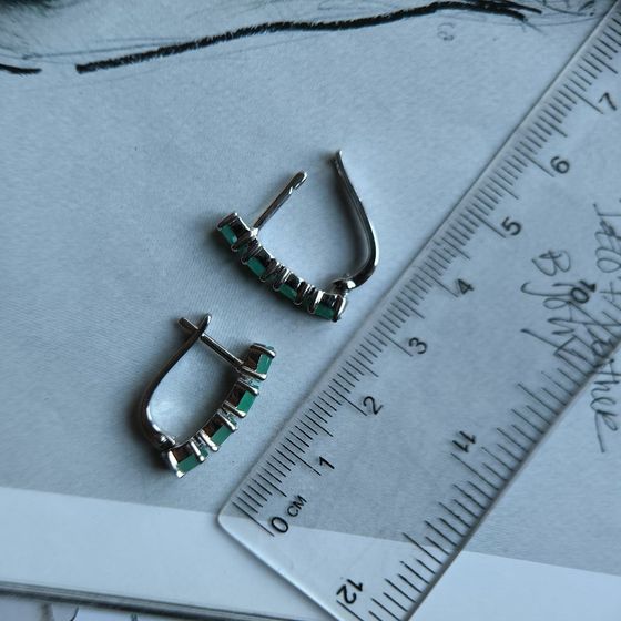 Срібні сережки зі смарагдом 1,675 карата