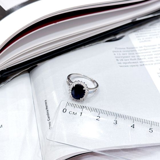 Срібна каблучка з сапфіром та фіанітами