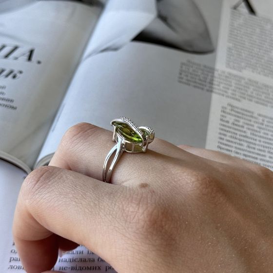 Срібна каблучка з хризолітом 4.933ct