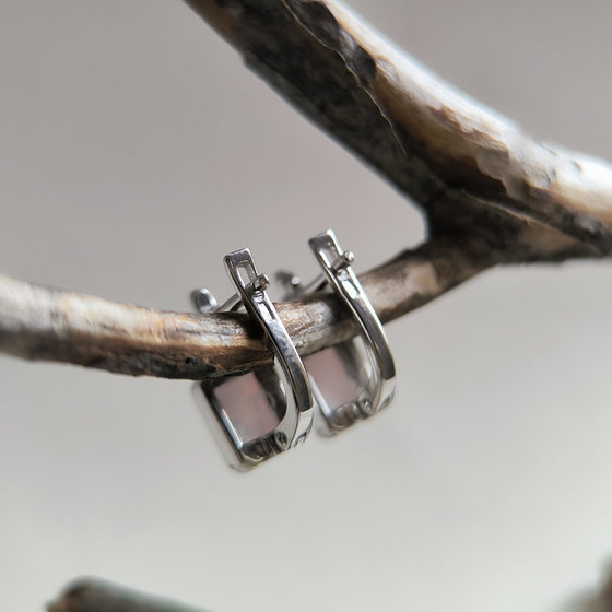 Silver earrings with 1ct opal