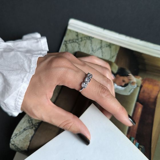 Срібна каблучка з фіанітами