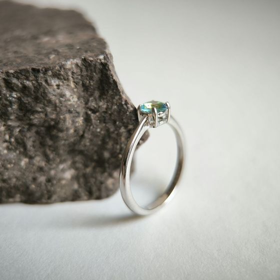 Срібна каблучка з містичним топазом