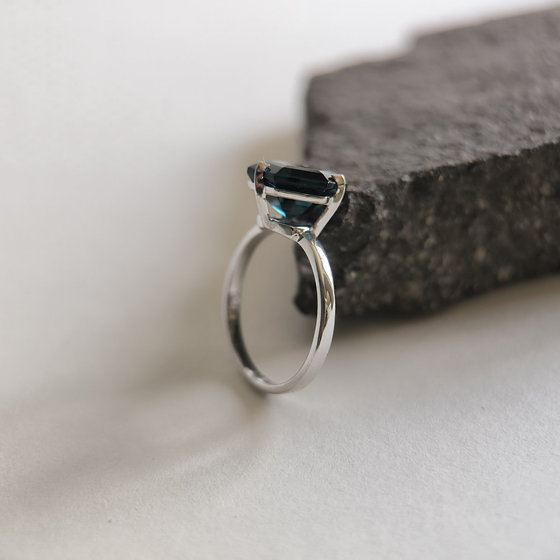 Серебряное кольцо с топазом Лондон Блю 3.465ct
