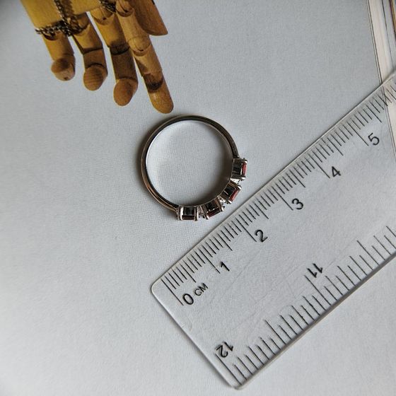 Срібна каблучка з гранатом