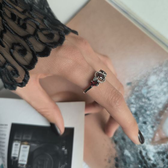 Срібна каблучка з гранатом 1.633ct