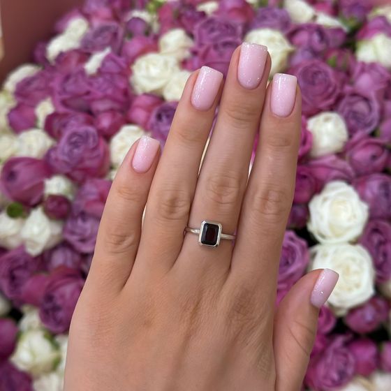 Silver ring with garnet 1.942ct