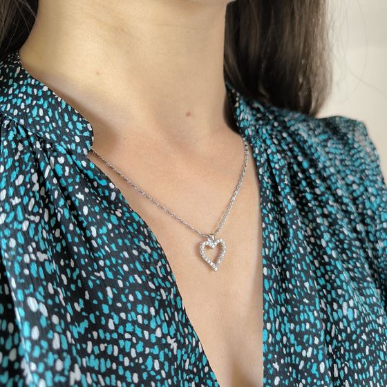 Silver pendant with phianites