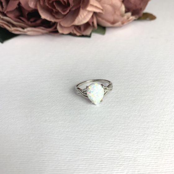 Silver ring with a 1.288-carat opal