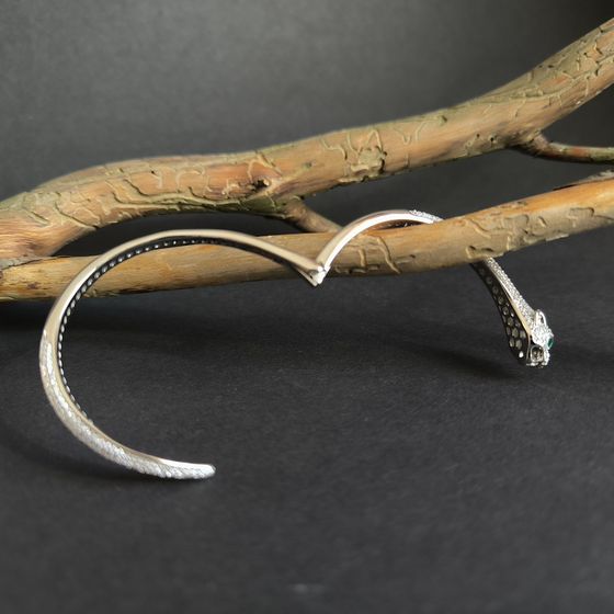 Silver bracelet with phianites