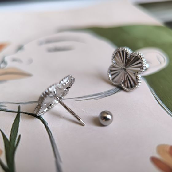 Срібні сережки без каменів