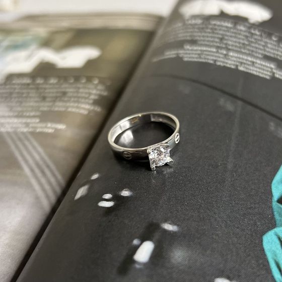 Золотое кольцо с фианитами 0.2ct