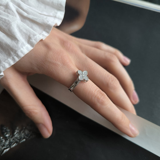 Silver ring with cubic zirconia