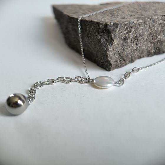 Silver necklace with baroque pearls