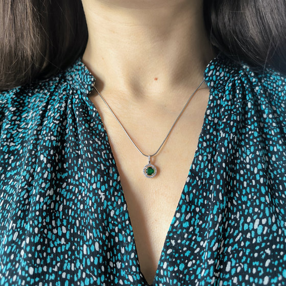 Silver pendant with 0.9ct nano emerald