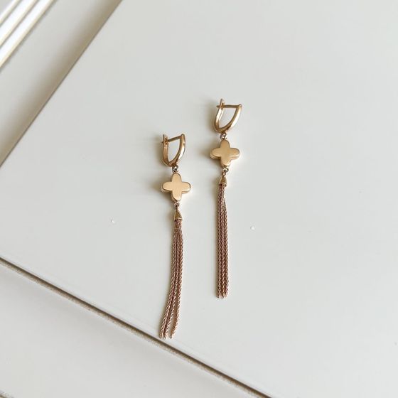 Gold earrings without stones