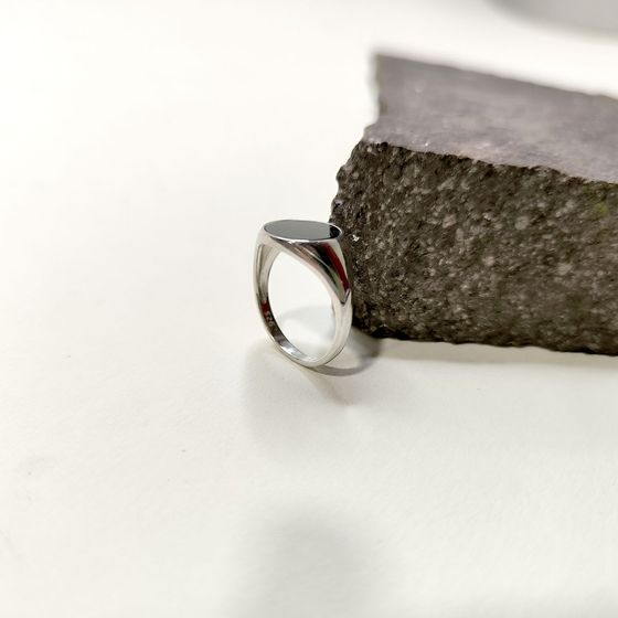 Silver ring with onyx