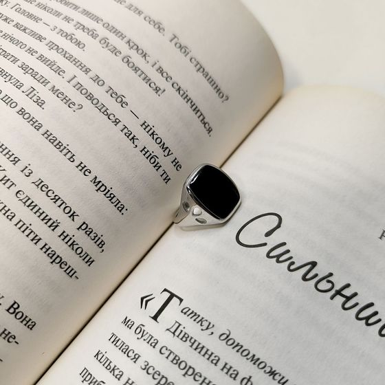 Срібна каблучка з оніксом