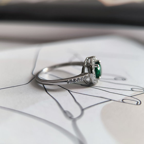 Silver ring with emerald nano 0.999ct