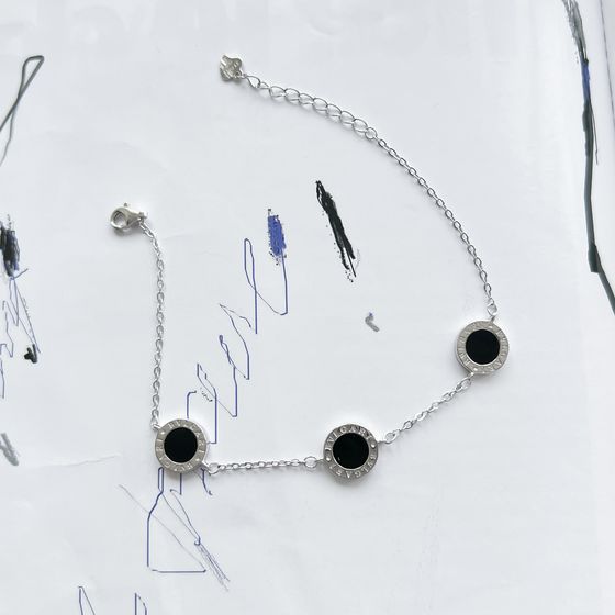 Silver bracelet with yemallu