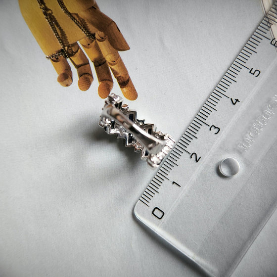 Срібне кільце з сапфіром 5.625ct, фіанітами