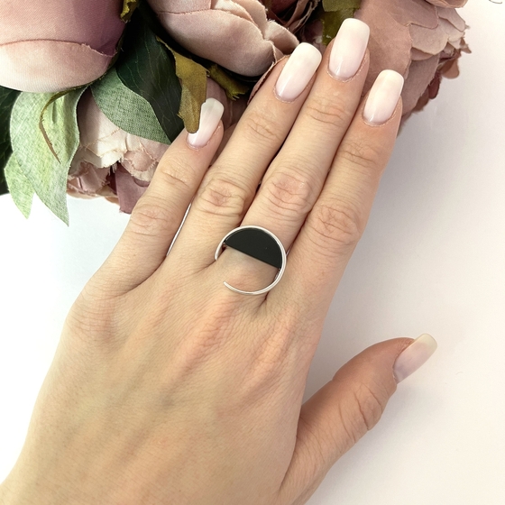 Silver ring with onyx
