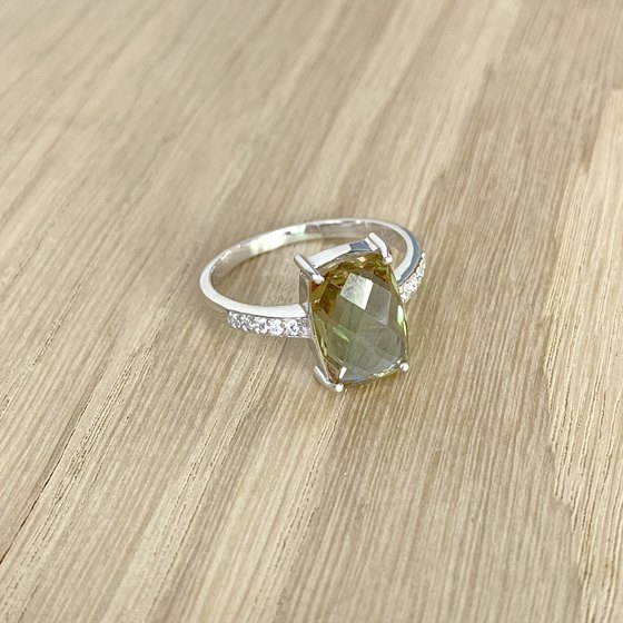 Серебряное кольцо с султанитом 3.53ct