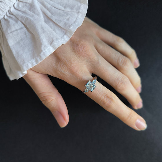 Срібне кільце з топазом 2,25 карата