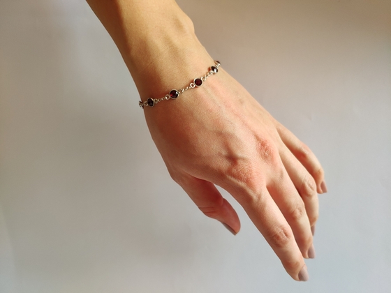 Silver bracelet with garnet