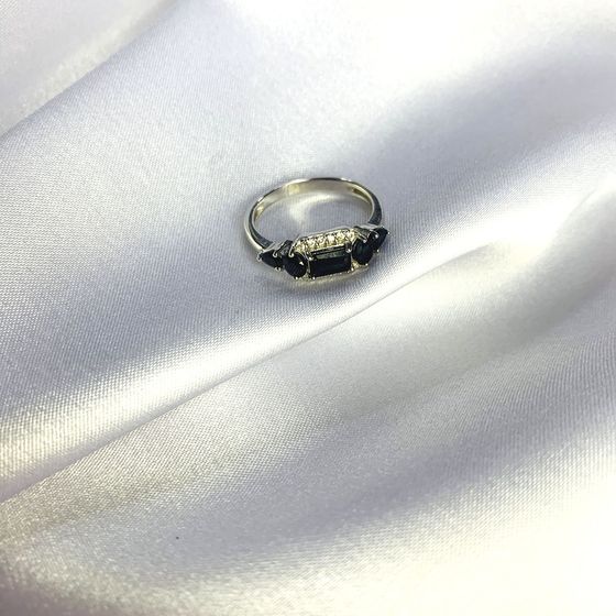 Серебряное кольцо с сапфиром 1.68ct