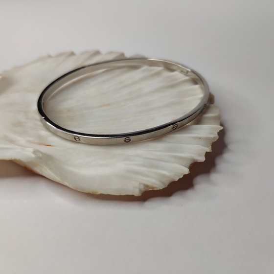 Silver bracelet without stones