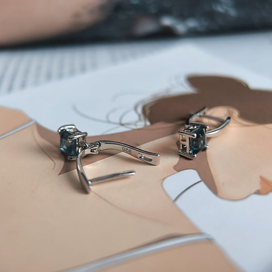Срібні сережки з топазом Лондон Блю 1.267ct
