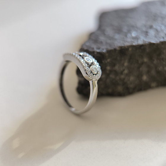Silver ring with cubic zirconia