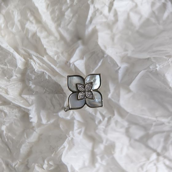 Silver ring with mother-of-pearl, phyanites